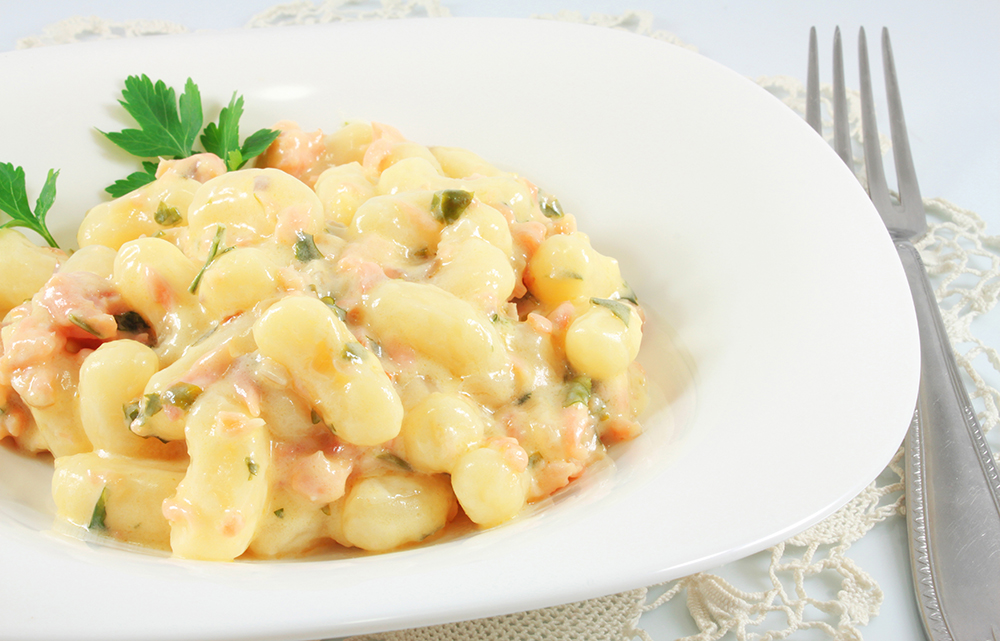 Gnocchi di patate con salmone e rucola