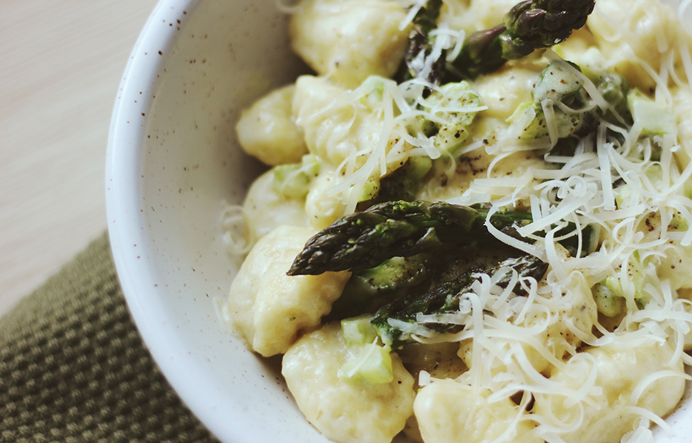 Gnocchi di mais con asparagi e parmigiano reggiano